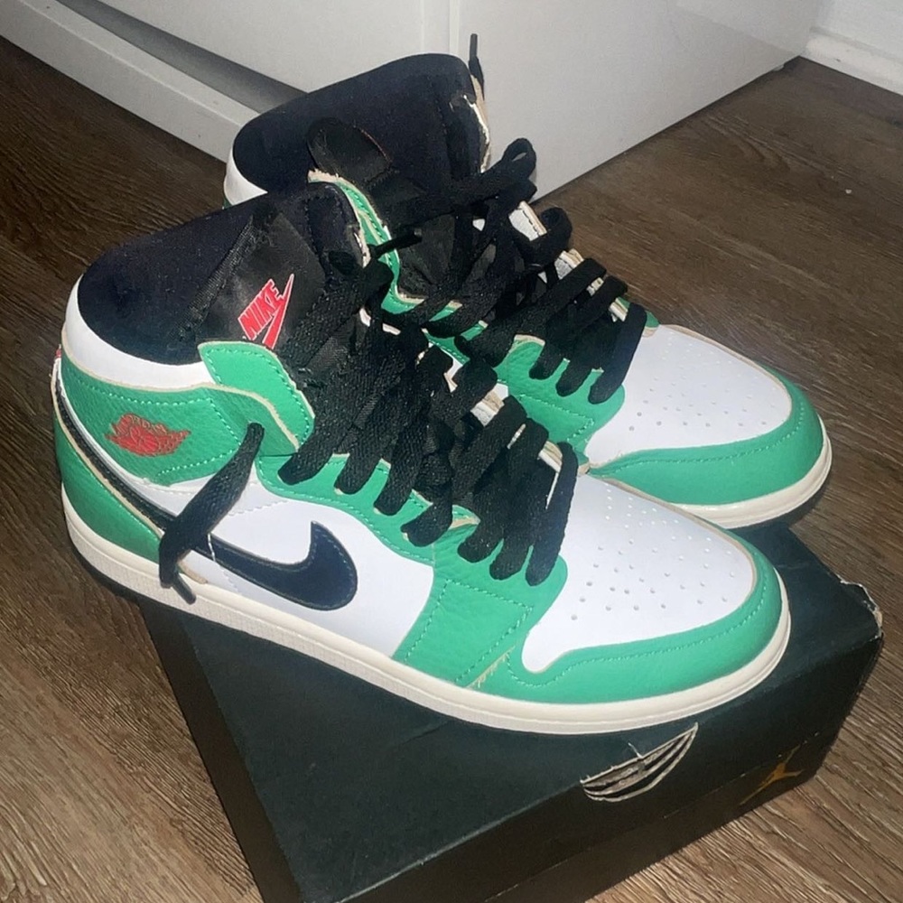 💯💯🚨percent authentic only been worn a few times excellent condition